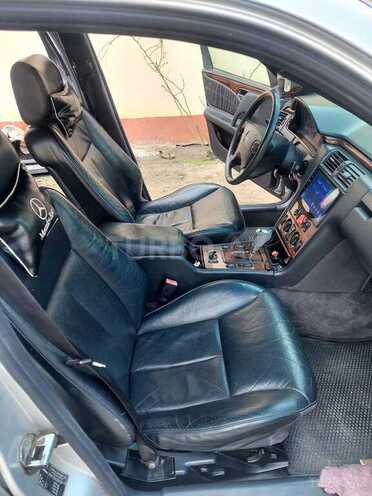 Mercedes E 240 2001, 300,000 km - 2.4 l - Tovuz