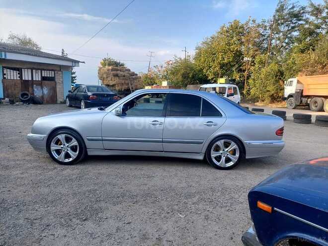 Mercedes E 240 2001, 300,000 km - 2.4 l - Tovuz