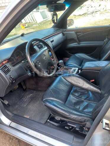 Mercedes E 240 2001, 300,000 km - 2.4 l - Tovuz