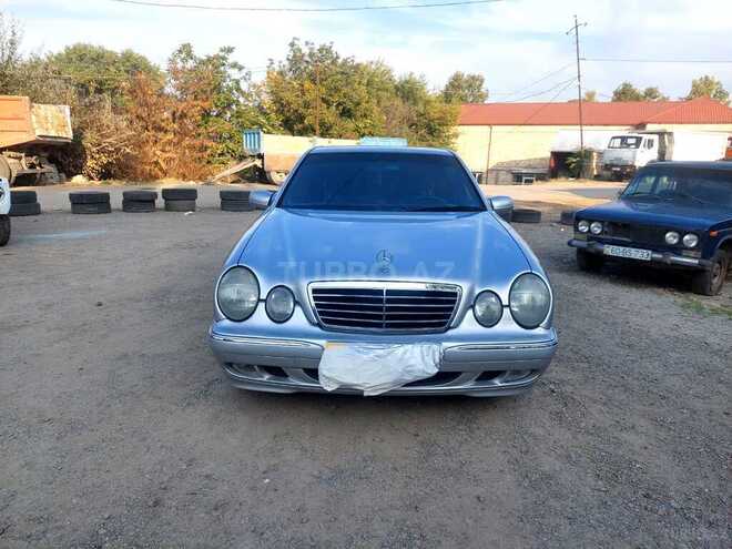 Mercedes E 240 2001, 300,000 km - 2.4 l - Tovuz