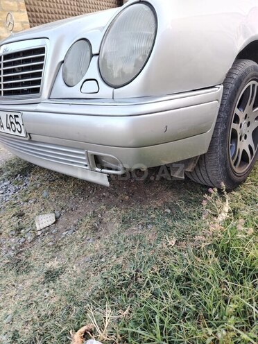 Mercedes E 200 1998, 500,180 km - 2.0 l - Bərdə
