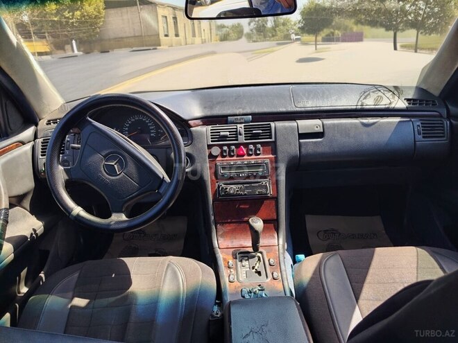 Mercedes E 200 1998, 500,180 km - 2.0 l - Bərdə
