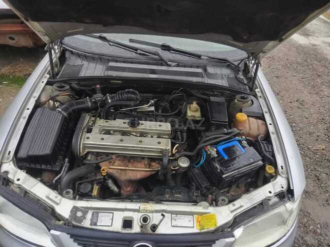 Opel Vectra 1996, 243,764 km - 1.8 l - Salyan