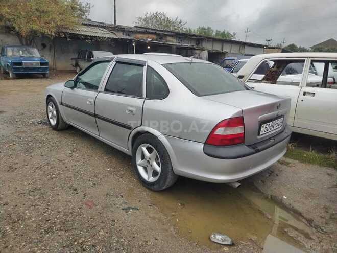 Opel Vectra 1996, 243,764 km - 1.8 l - Salyan