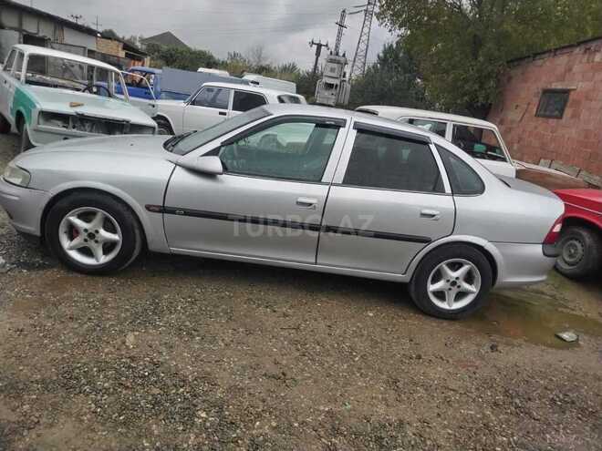 Opel Vectra 1996, 243,764 km - 1.8 l - Salyan