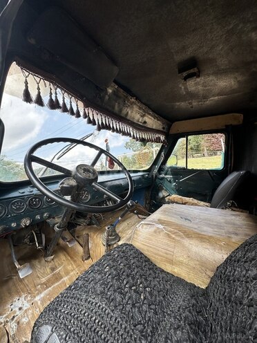 UAZ 452 1982, 200,000 km - 2.4 l - Astara