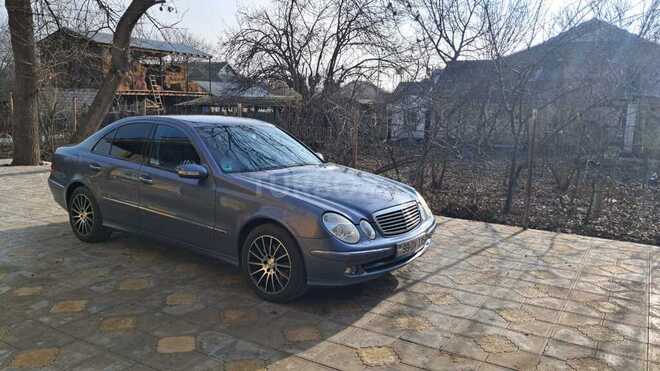 Mercedes E 220 2004, 270,000 km - 2.2 л - Beyləqan