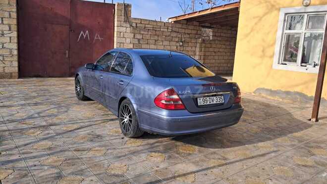 Mercedes E 220 2004, 270,000 km - 2.2 л - Beyləqan