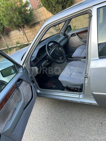 Mercedes E 220 1993, 425,000 km - 2.2 l - Bakı