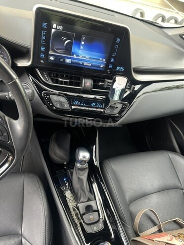 Toyota C-HR 2019, 17,000 km - 1.2 l - Bakı