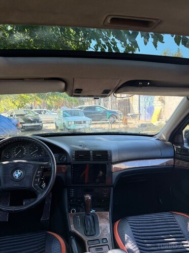 BMW 528 1996, 218,312 km - 2.8 l - Qazax