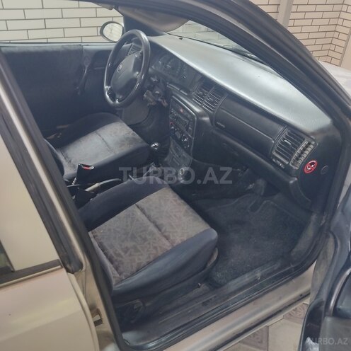 Opel Vectra 1996, 214,244 km - 1.6 л - Xudat