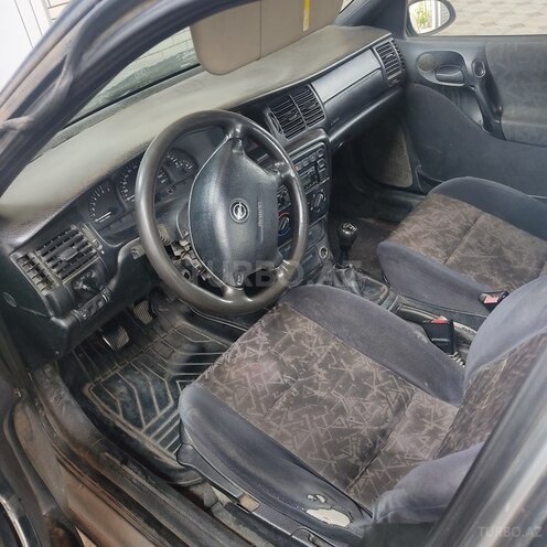 Opel Vectra 1996, 214,244 km - 1.6 л - Xudat