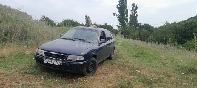 Opel Astra 1994, 260,000 km - 1.6 l - Quba