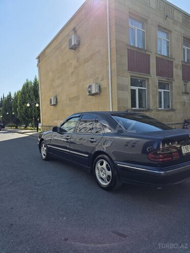 Mercedes E 220 2000, 450,000 km - 2.2 л - Balakən