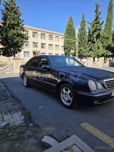 Mercedes E 220 2000, 450,000 km - 2.2 л - Balakən