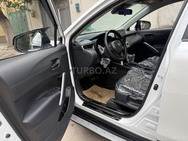 Toyota Corolla Cross 2025, 10,400 km - 2.0 л - Bakı