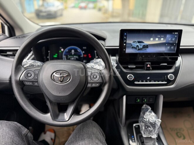 Toyota Corolla Cross 2025, 10,400 km - 2.0 л - Bakı