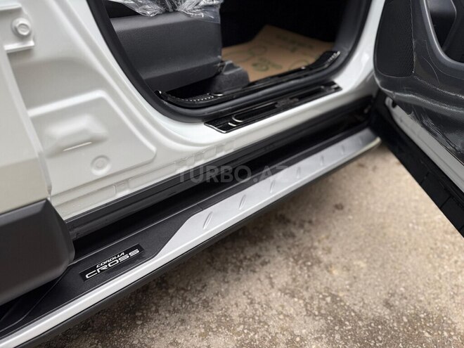 Toyota Corolla Cross 2025, 10,400 km - 2.0 л - Bakı