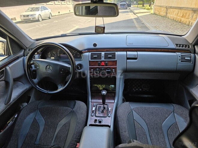 Mercedes E 220 2000, 450,000 km - 2.2 л - Balakən
