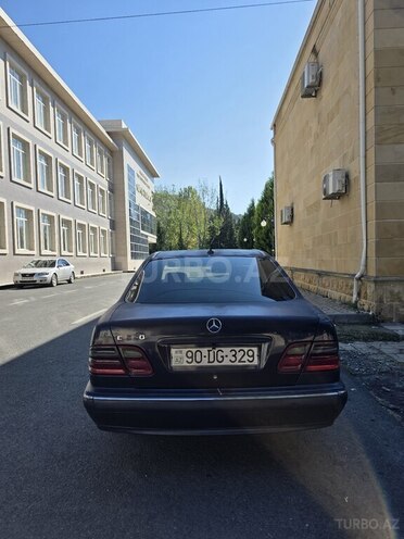Mercedes E 220 2000, 450,000 km - 2.2 л - Balakən