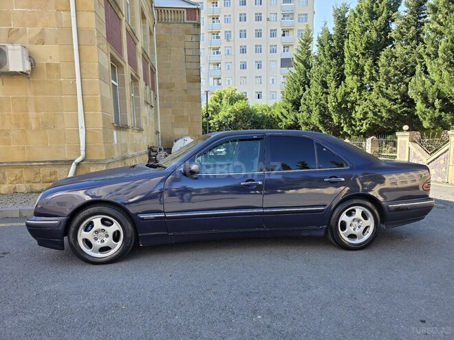 Mercedes E 220 2000, 450,000 km - 2.2 л - Balakən