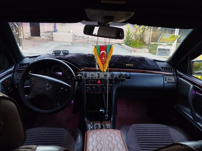 Mercedes E 280 2000, 286,000 km - 2.8 л - Mingəçevir