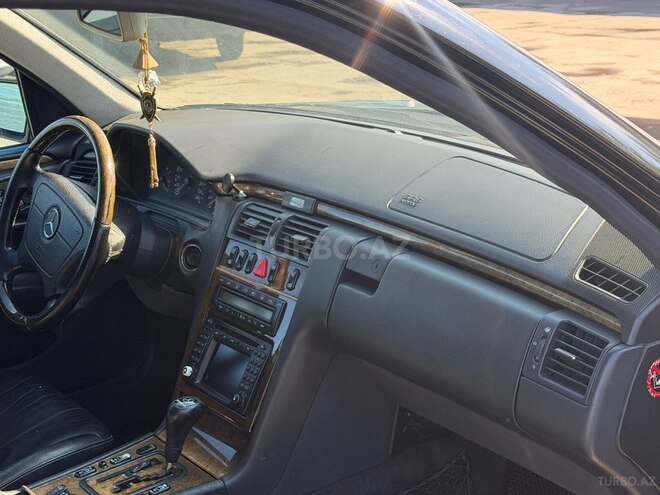 Mercedes E 240 1998, 269,000 km - 2.4 l - Bakı