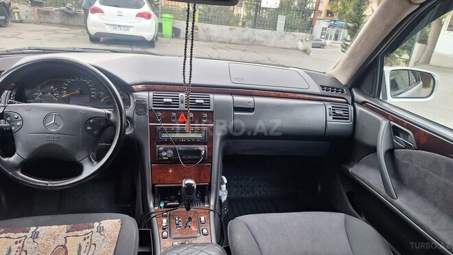 Mercedes E 270 2001, 445,337 km - 2.7 л - Bakı