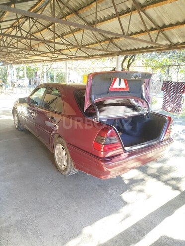 Mercedes C 180 1999, 200,000 km - 1.8 л - Qax