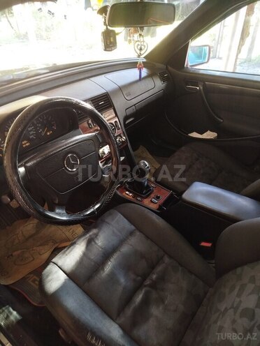 Mercedes C 180 1999, 200,000 km - 1.8 л - Qax