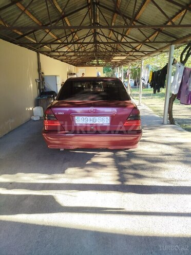 Mercedes C 180 1999, 200,000 km - 1.8 л - Qax