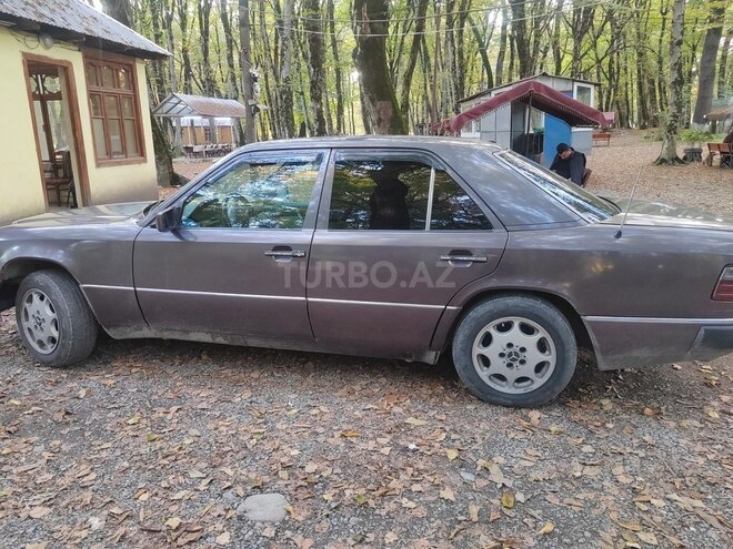 Mercedes  1991, 283,428 km - 2.0 l - Qəbələ