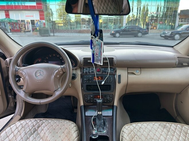 Mercedes C 240 2002, 560,486 km - 2.6 l - Qazax