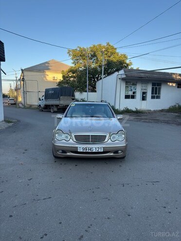 Mercedes C 240 2002, 560,486 km - 2.6 l - Qazax