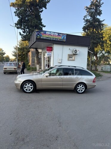 Mercedes C 240 2002, 560,486 km - 2.6 l - Qazax