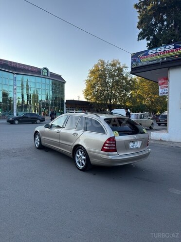 Mercedes C 240 2002, 560,486 km - 2.6 l - Qazax