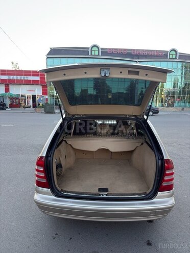 Mercedes C 240 2002, 560,486 km - 2.6 l - Qazax
