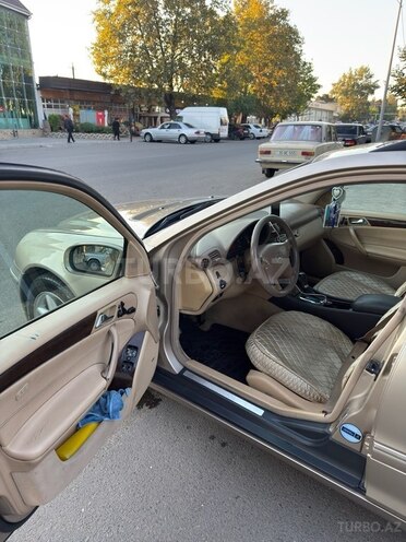Mercedes C 240 2002, 560,486 km - 2.6 l - Qazax