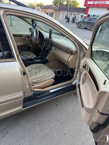 Mercedes C 240 2002, 560,486 km - 2.6 l - Qazax