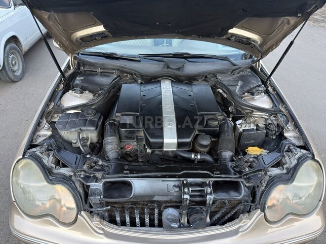 Mercedes C 240 2002, 560,486 km - 2.6 l - Qazax