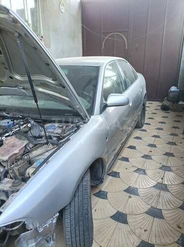 Audi A4 1998, 300,000 km - 1.8 l - Gəncə