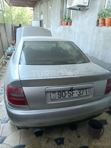Audi A4 1998, 300,000 km - 1.8 l - Gəncə