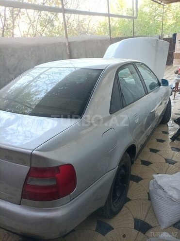Audi A4 1998, 300,000 km - 1.8 l - Gəncə