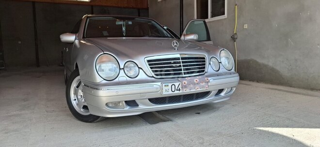 Mercedes E 240 2001, 280,000 km - 2.6 л - Ağcabədi