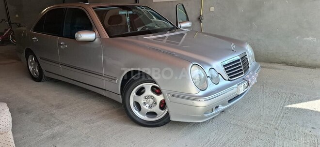 Mercedes E 240 2001, 280,000 km - 2.6 л - Ağcabədi