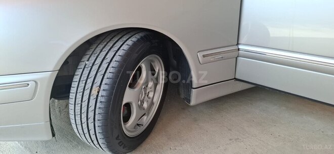 Mercedes E 240 2001, 280,000 km - 2.6 л - Ağcabədi