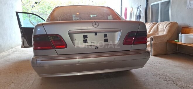 Mercedes E 240 2001, 280,000 km - 2.6 л - Ağcabədi