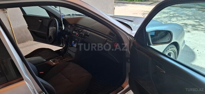 Mercedes E 240 2001, 280,000 km - 2.6 л - Ağcabədi