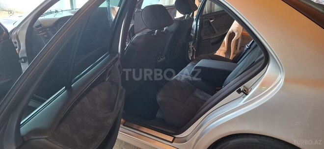 Mercedes E 240 2001, 280,000 km - 2.6 л - Ağcabədi